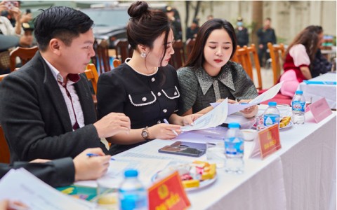 CEO Phương Dư xinh đẹp rạng rỡ làm Ban giám khảo cuộc thi "Vui gói bánh chưng - tưng bừng đón Tết" chào xuân Quý Mão 2023
